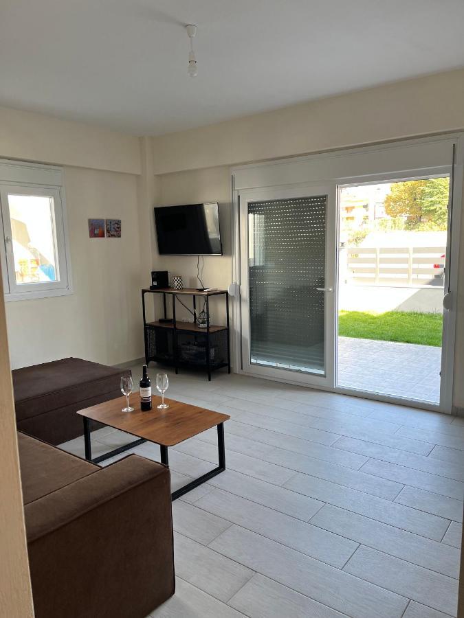 Three Cats Apartment Никити Екстериор снимка