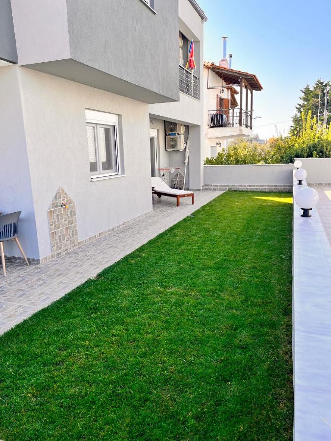 Three Cats Apartment Никити Екстериор снимка