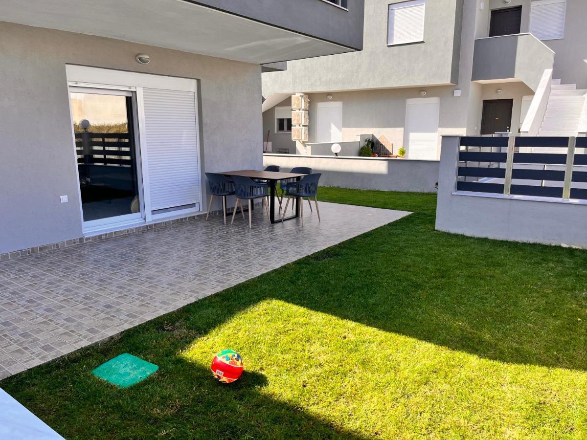 Three Cats Apartment Никити Екстериор снимка