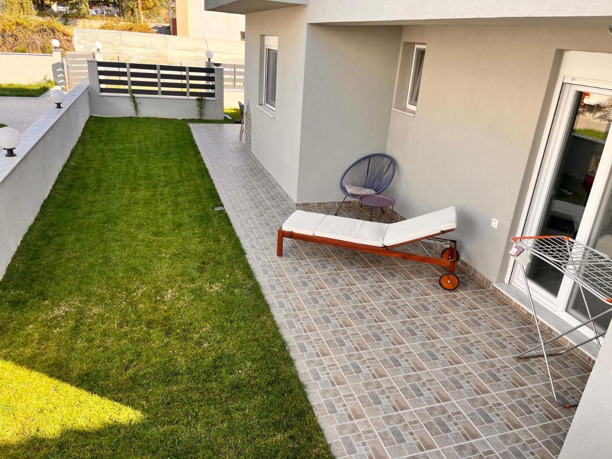 Three Cats Apartment Никити Екстериор снимка
