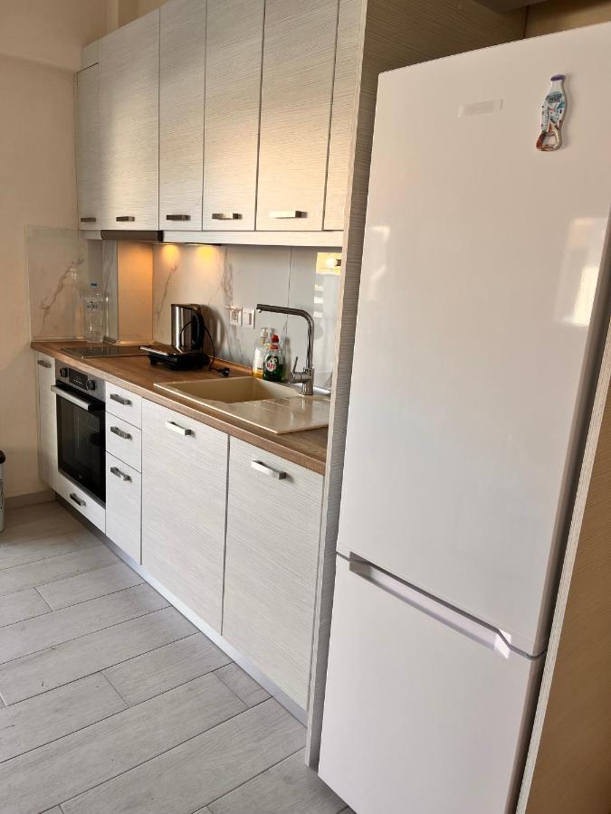 Three Cats Apartment Никити Екстериор снимка