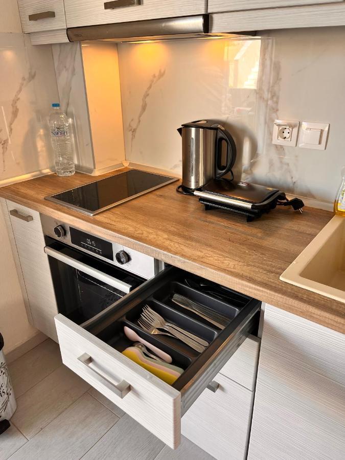 Three Cats Apartment Никити Екстериор снимка