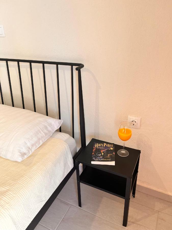 Three Cats Apartment Никити Екстериор снимка