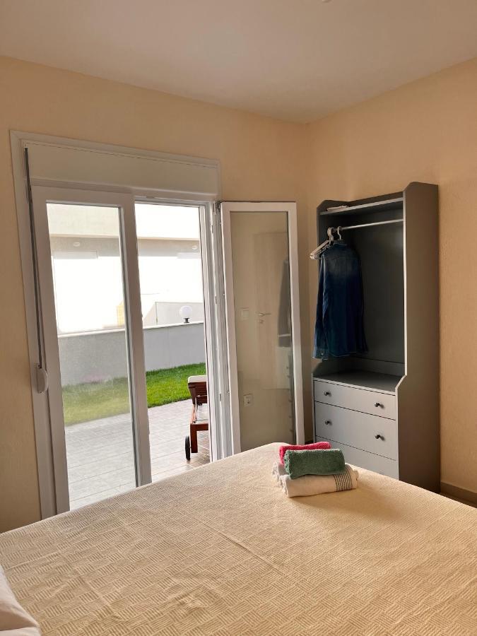 Three Cats Apartment Никити Екстериор снимка