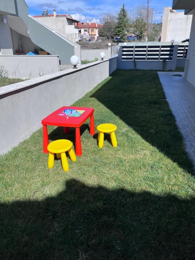 Three Cats Apartment Никити Екстериор снимка