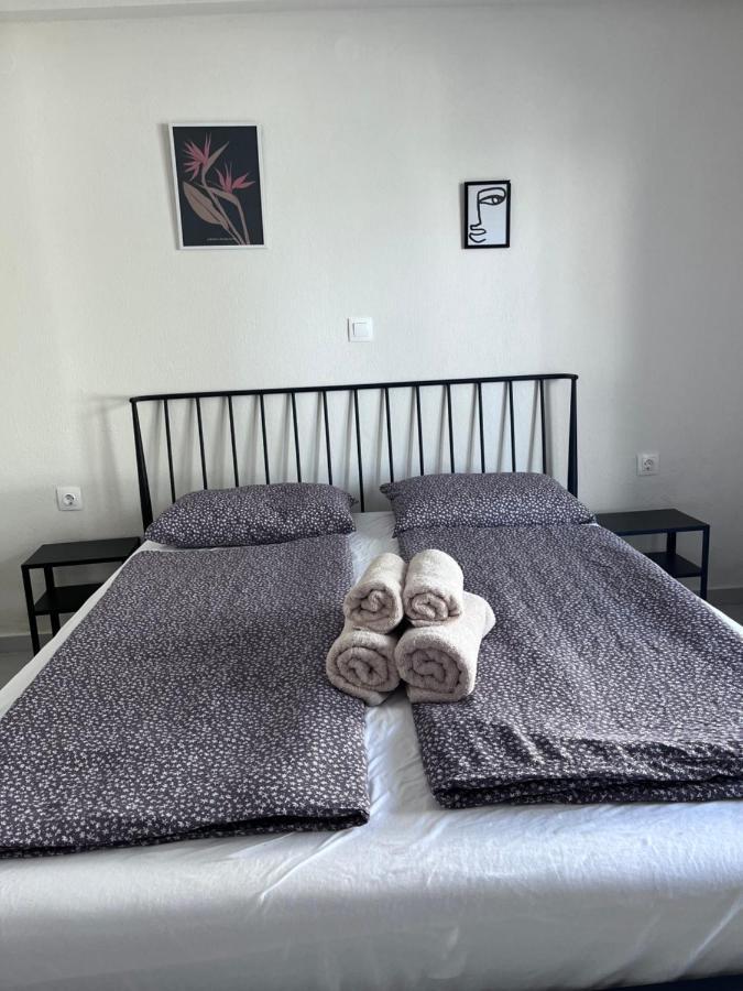 Three Cats Apartment Никити Екстериор снимка